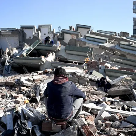 نازح عقب الزلزال