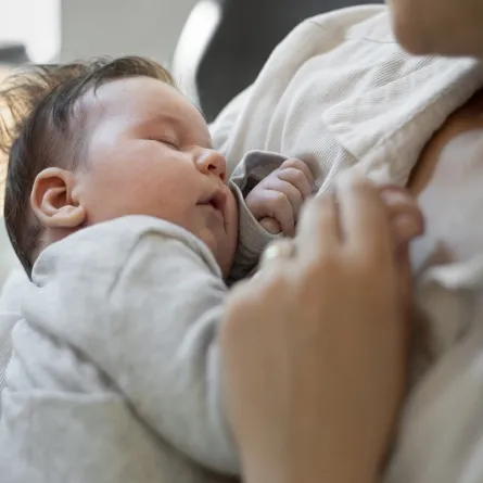 صورة لطفل رضيع نائم