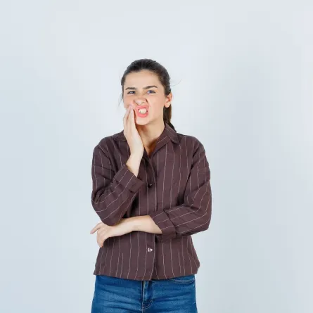 علاج تقرحات الفم في المنزل (المصدر: Freepik)