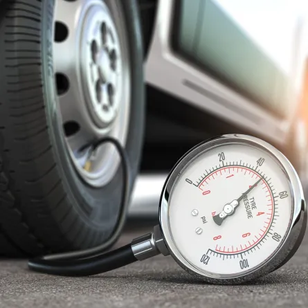 Tyre pressure gauge and car wheel inflation