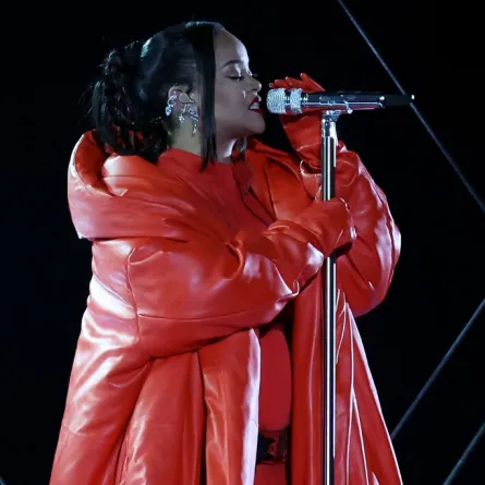 GLENDALE, ARIZONA - FEBRUARY 12: Rihanna performs onstage during the Apple Music Super Bowl LVII Halftime Show at State Farm Stadium on February 12, 2023 in Glendale, Arizona. Ezra Shaw/Getty Images/AFP EZRA SHAW / GETTY IMAGES NORTH AMERICA / Getty Images via AFP