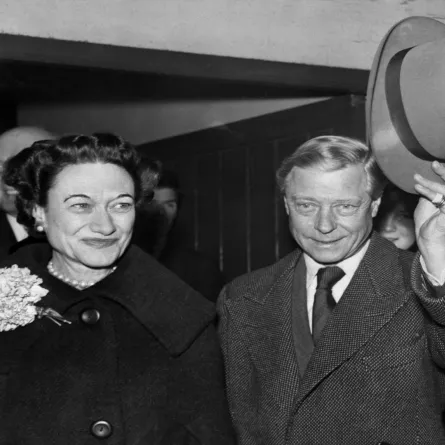 Edward, Duke of Windsor (R), with his wife the Duchess Wallis of Windsor at Victoria Station in London, from Paris, 13 November 1956. AFP