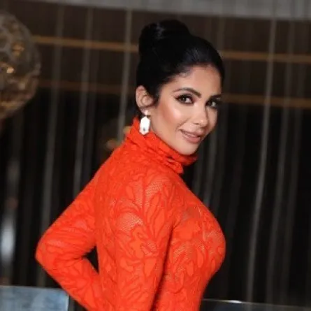 منى زكي - صورة من صفحتها على انستغرام