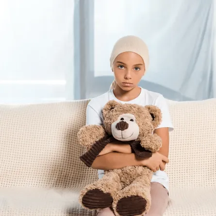 صورة لطفلة مريضة بالسرطان