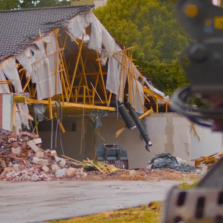 فيديو "معجزة" لإنقاذ سيدة تركية صمدت 9 أيام تحت أنقاض مبنى هدمه الزلزال