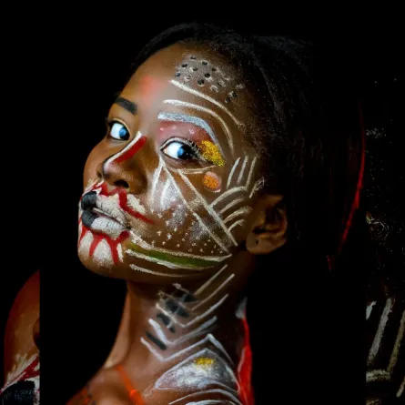 فنانة إفريقية