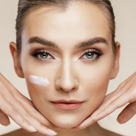 فوائد الكريمات الليلية والنهارية للبشرة