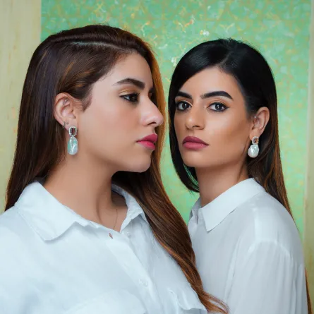 المصممتان سماح ورجوه الرواحي: إلهامنا مصدره أرض اللبان والخنجر العماني 