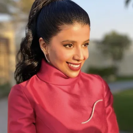 المكياج بالالوان الدافئة للشتاء - الصورة من حساب اروى السعودية على الانستغرام