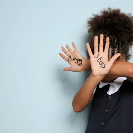 صورة لطفلة ترفض التنمر