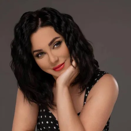 سلاف فواخرجي - الصورة من صفحتها الرسمية على الفيس بوك