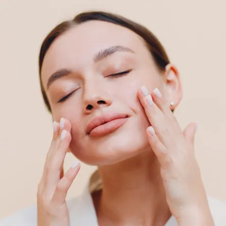 يوغا الوجه .. هل تغني عن عمليات التجميل؟ Face Yoga