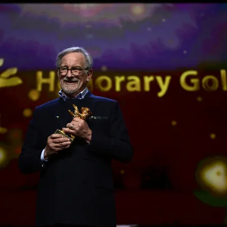Steven Spielberg poses with the "Honorary Golden Bear" for lifetime achievement during the Honorary Golden Bear ceremony and the premiere of his film 'The Fabelmans', presented as 'Homage' at the Berlinale, Europe's first major film festival of the year, on February 21, 2023 in Berlin. John MACDOUGALL / AFP