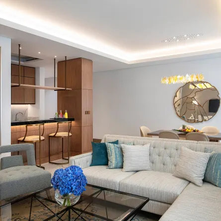 استرخِ واستمتع بأوقات ثمينة في فندق الجداف روتانا دبي