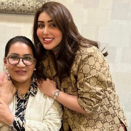 هنادي الكندري برفقة سعاد عبد الله - صورة من صفحتها على انستغرام