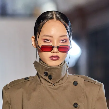 أجمل تسريحات الشعر المبلل من عروض الأزياء لربيع وصيف 2023