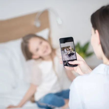 كيف تنشرين صورة أطفالك على مواقع التواصل الاجتماعي بأمان؟