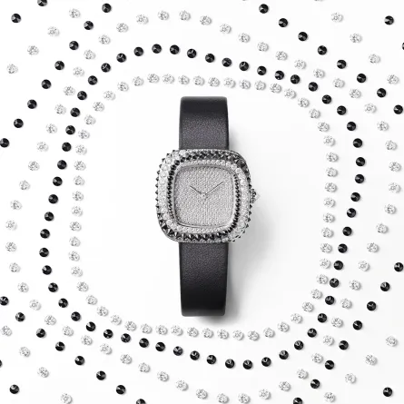 ساعات بالأبيض والأسود Black & White