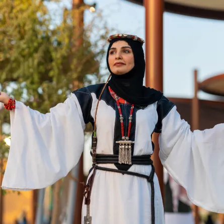 الحضور حرصوا على اعتماد الأزياء التراثية السعودية