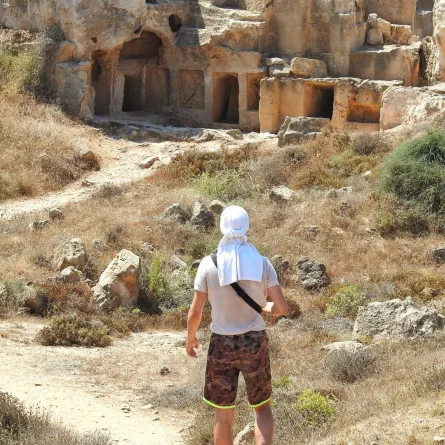 مقبرة أثرية قديمة