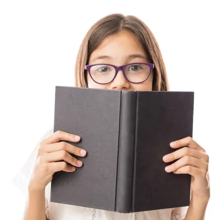 صورة لطفلة خجولة