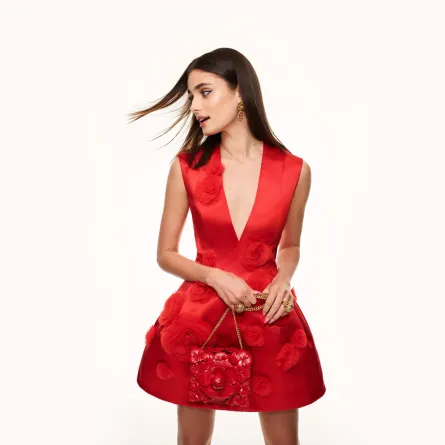 فستان أحمر قصير ليوم الحب من أوسكار دي لا رنتا Oscar De La Renta