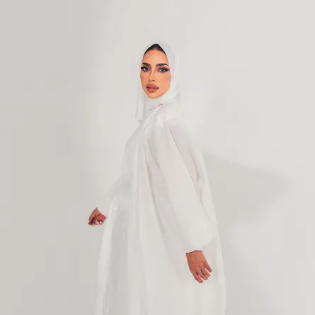 إطلالة مونوكروم من عايشة العقيل