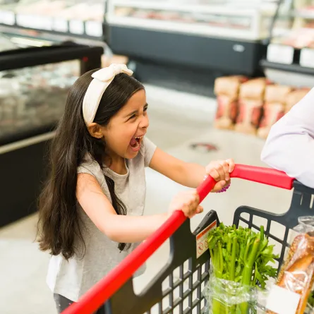 أسباب وعلاج نوبات غضب طفلك في الأماكن العامة