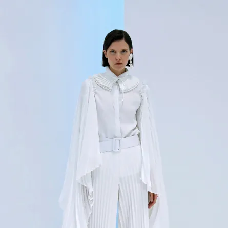 إطلالة مونوكروم باللون الابيض من سيمورا Simorra