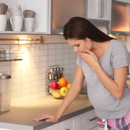 ما الذي يسبب الغثيان الليلي أثناء الحمل؟