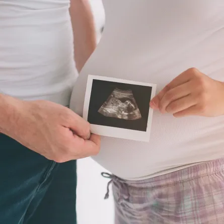 صورة لحامل مع زوجها