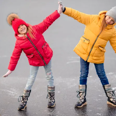 حلبة تزلج على الجليد