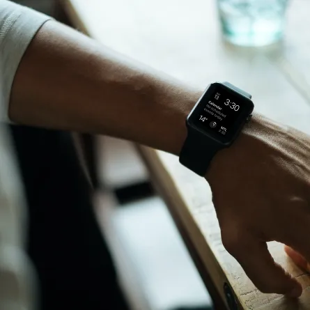 سوار جديد لـ Apple Watch يتغير لونه وفقا للحالة النفسية للمستخدم - الصورة من unsplash