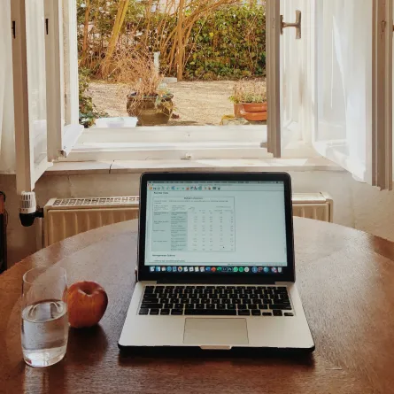 4 خطوات سريعة لإنقاذ حاسوبك إذا سقط عليه الماء - الصورة من pexels