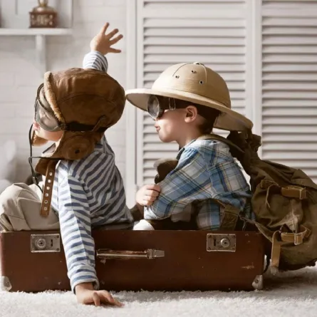 صورة لإبداع طفلتين