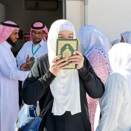 بموافقة الملك سلمان بن عبدالعزيز.. توزيع مليون نسخة من المصحف الشريف بالمدينة المنورة في رمضان - الصورة من موقع شؤون الحرمين الرسمي على الإنترنت