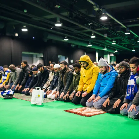 للمرة الأولى رفع أذان المغرب وتنظيم إفطار جماعي داخل ملعب تشيلسي - الصورة من موقع نادي تشيلسي على الإنترنت