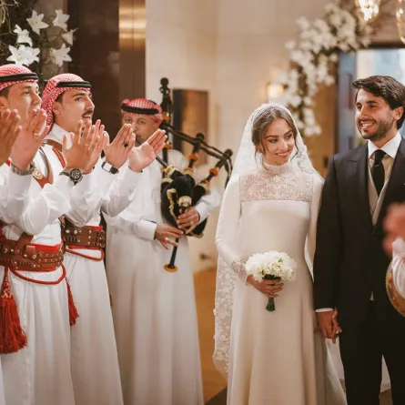  A handout picture released by Jordan's Royal Palace shows the wedding ceremony of the Jordanian monarch's eldest daughter Princess Iman and Jameel Alexander Thermiotis in Amman on March 12, 2023. Thermiotis, who was born in 1994 in Venezuela to a family of Greek origin, currently works in the field of finance in New York.  AFP PHOTO / JORDANIAN ROYAL PALACE