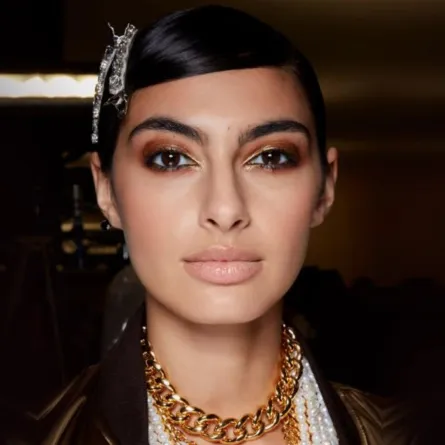 مكياج ذهبي برونزي بأسلوب السموكي للعيون البنية من عروض توم فورد Tom Ford