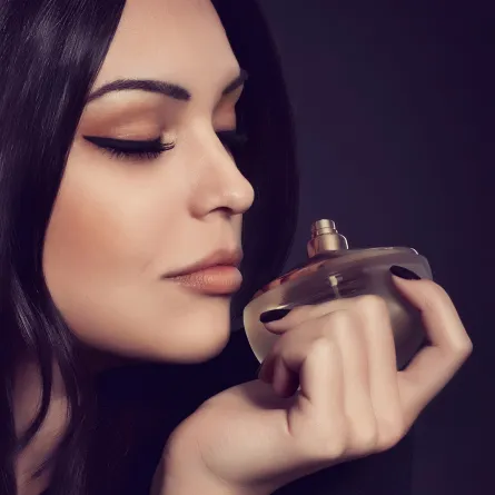 أجمل عطور عود ناعمة تدوم رائحتها لوقت طويل