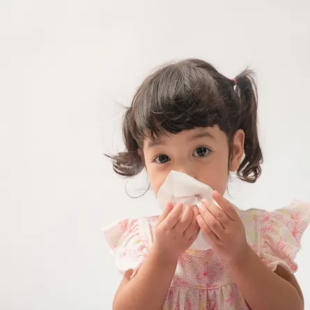 صورة لطفلة مصابة بالبرد