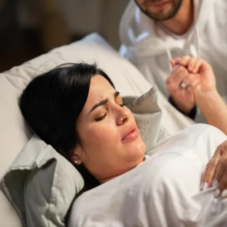 صورة لامرأة حامل في مرحلة المخاض