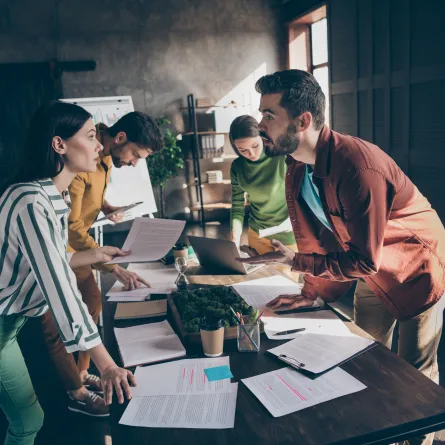 حل النزاعات في بيئة العمل