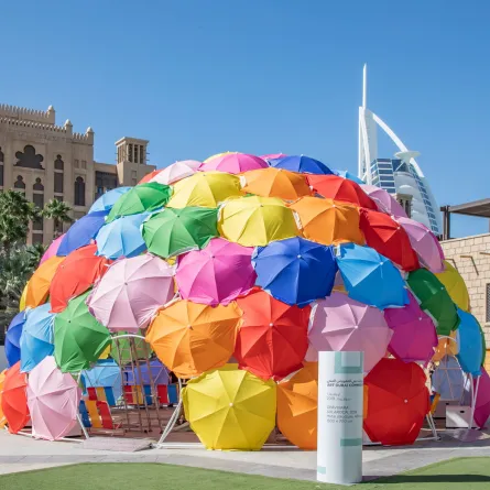 موسم دبي الفني يعود بحكاياته وألوانه الغنية