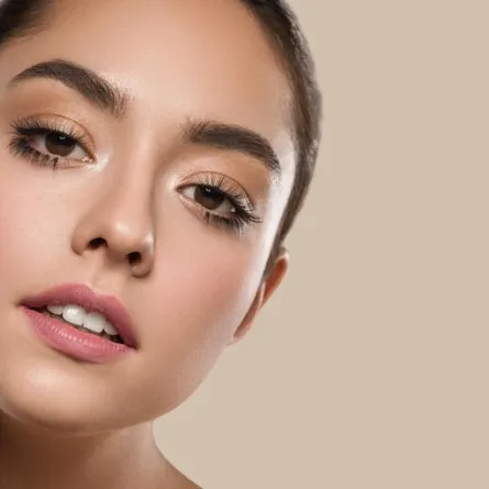 ما هي أفضل طرق تكثيف الحواجب طبيعياً 