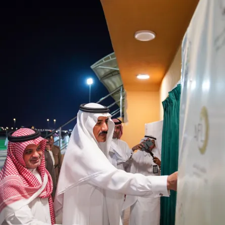 محافظ القنفذة يدشن مشروعي الكورنيش الجنوبي والملعب الرياضي