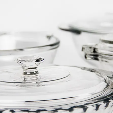 الأواني الشفافة