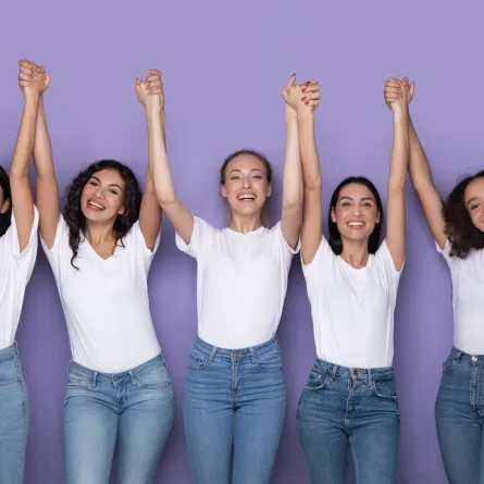 صورة تعبيرية لفرحة المرأة