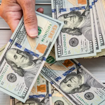 مليونير إيطالي يخفي ثروته عن عائلته لسبب صادم!