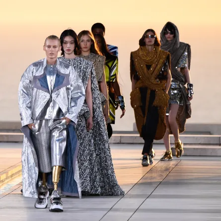 لورين واسر العارضة ذات الأرجل الذهبية- مصدر الصورة: PATRICK T. FALLON / AFP